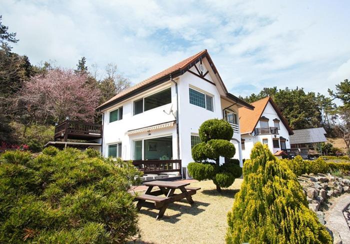 Namhea German Village Beethoven House Exterior foto